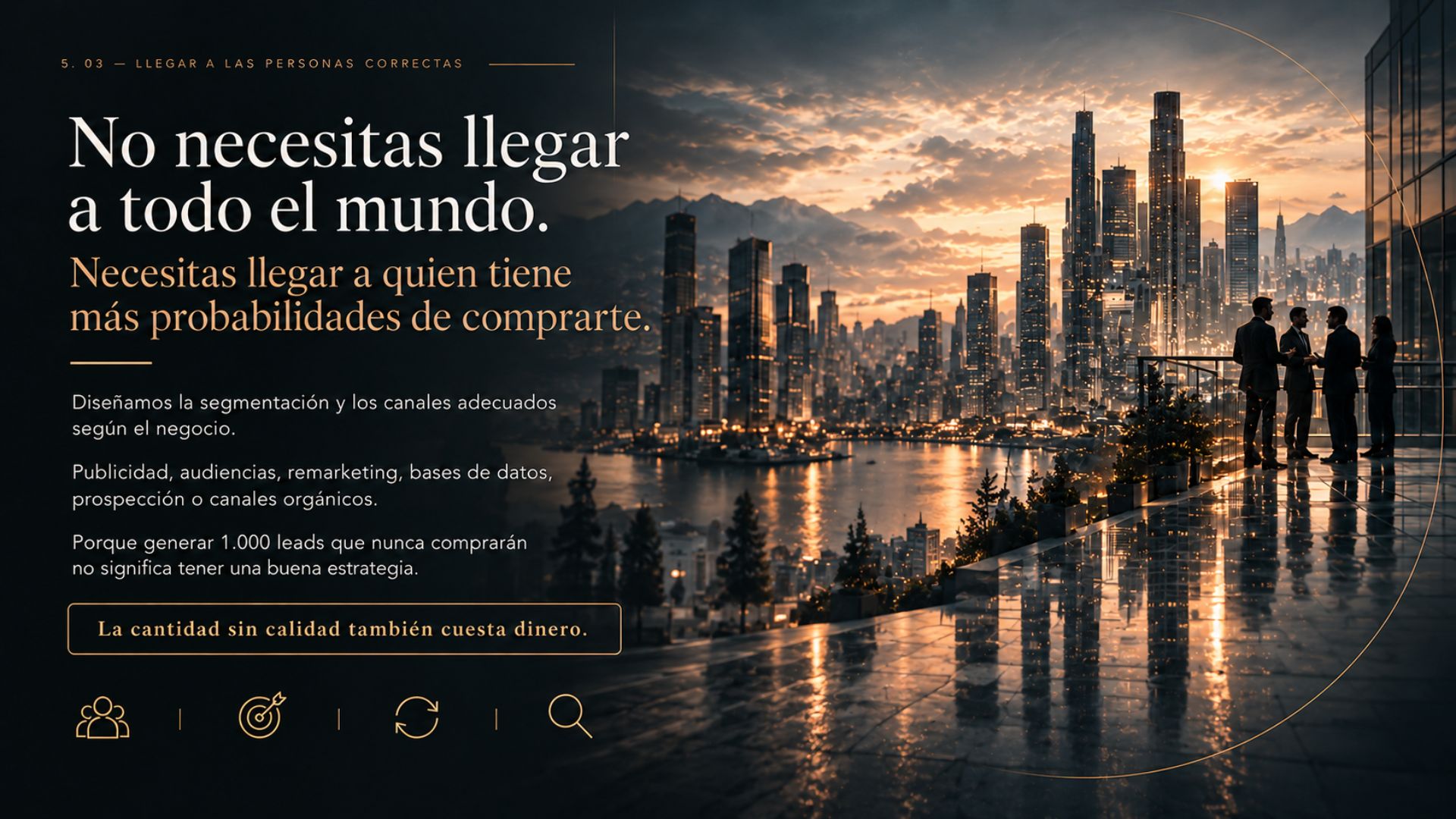 Equipo empresarial observando una ciudad